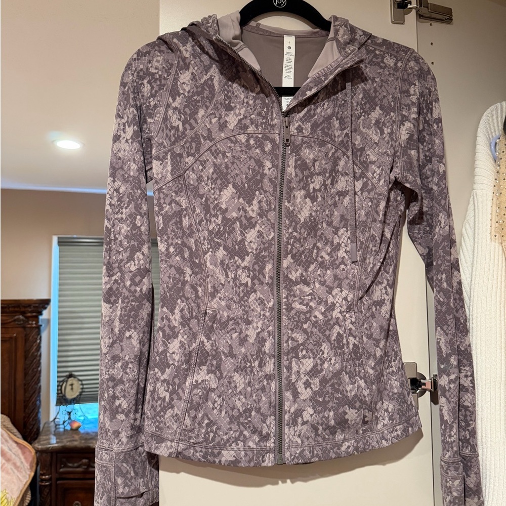Lululemon define jacket size 6